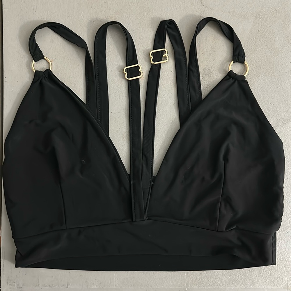 PrettyLittleThing Strappy Bralette (10)